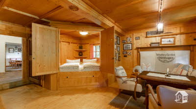 Stube mit Kastenbett